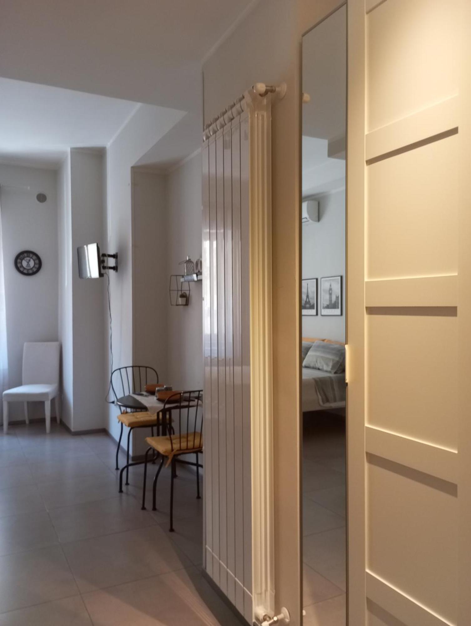 Holidaystudio Appartamento In Centro Salerno Bagian luar foto